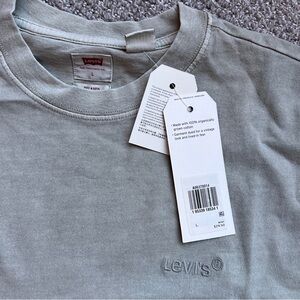 NWT Levi’s men’s “relaxed” fit T